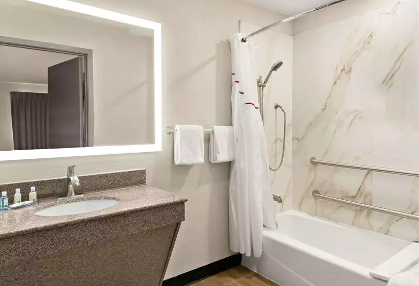 Отель Quality Inn & Suites