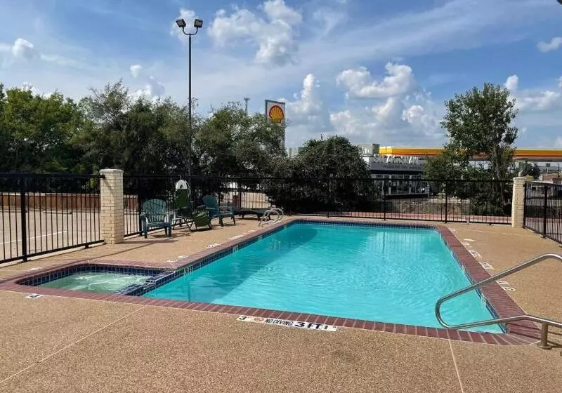 Отель Quality Inn & Suites