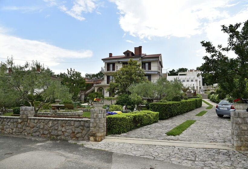 Apartment And Studio Demy