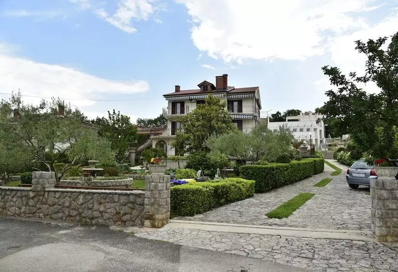 Apartment And Studio Demy