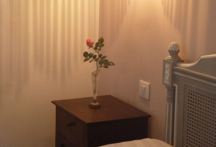 Bed and Breakfast Chateau De Clusors