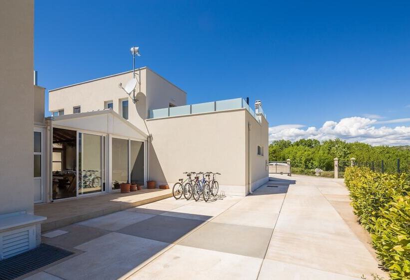 Stunning Villa Sofia With Heated Pool In Split Hinterland