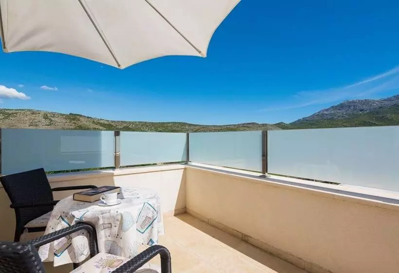 Stunning Villa Sofia With Heated Pool In Split Hinterland