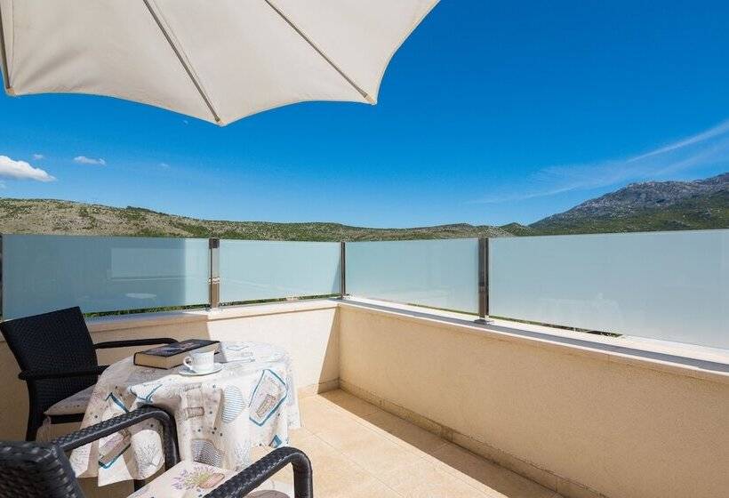 Stunning Villa Sofia With Heated Pool In Split Hinterland