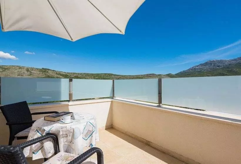 Stunning Villa Sofia With Heated Pool In Split Hinterland