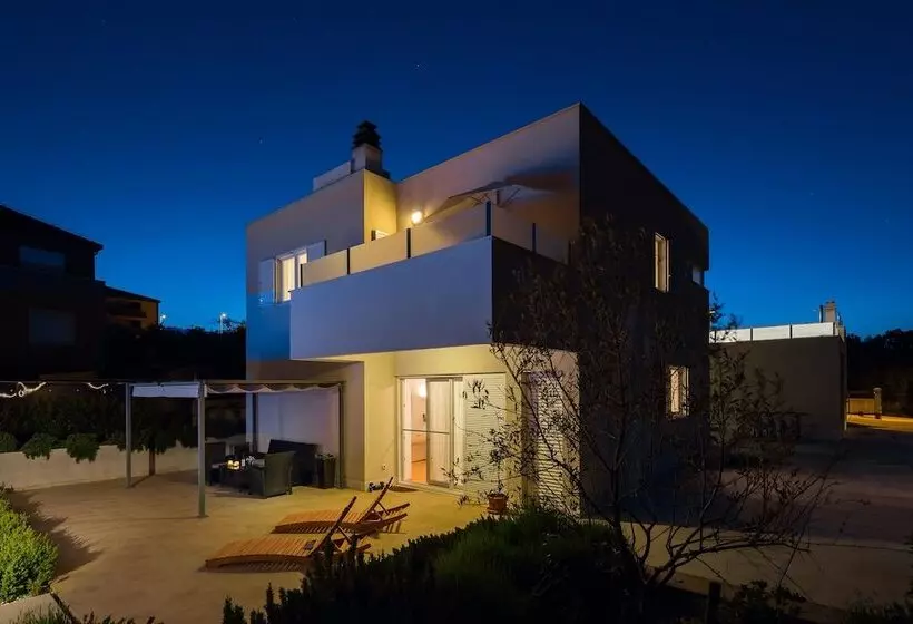Stunning Villa Sofia With Heated Pool In Split Hinterland