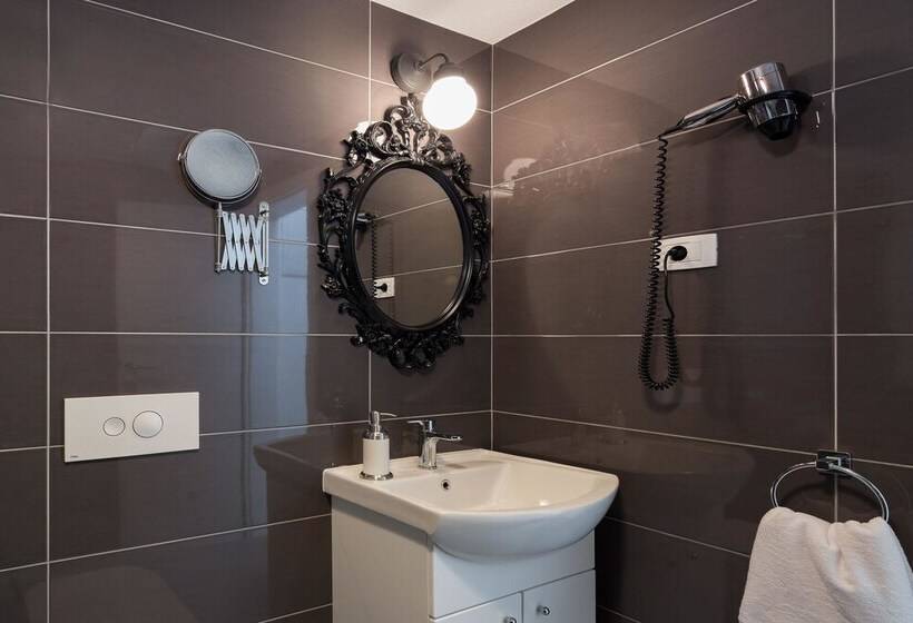 Stunning Villa Sofia With Heated Pool In Split Hinterland