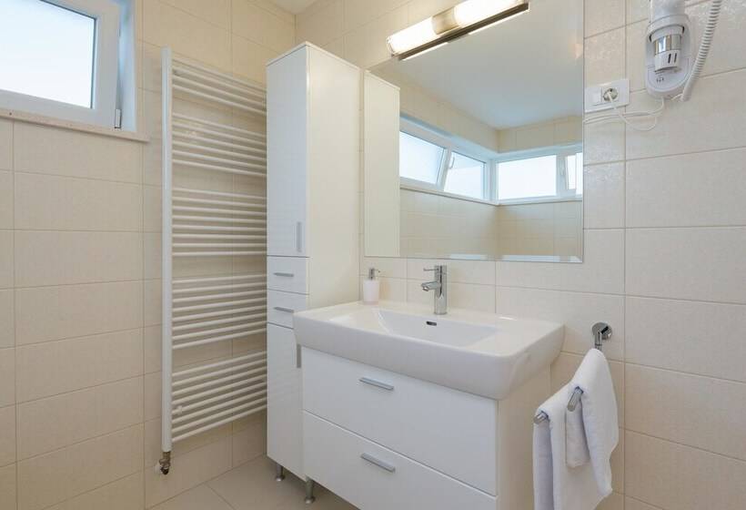 Stunning Villa Sofia With Heated Pool In Split Hinterland