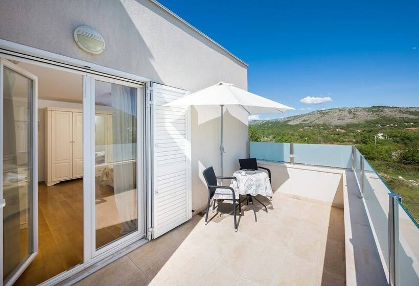 Stunning Villa Sofia With Heated Pool In Split Hinterland