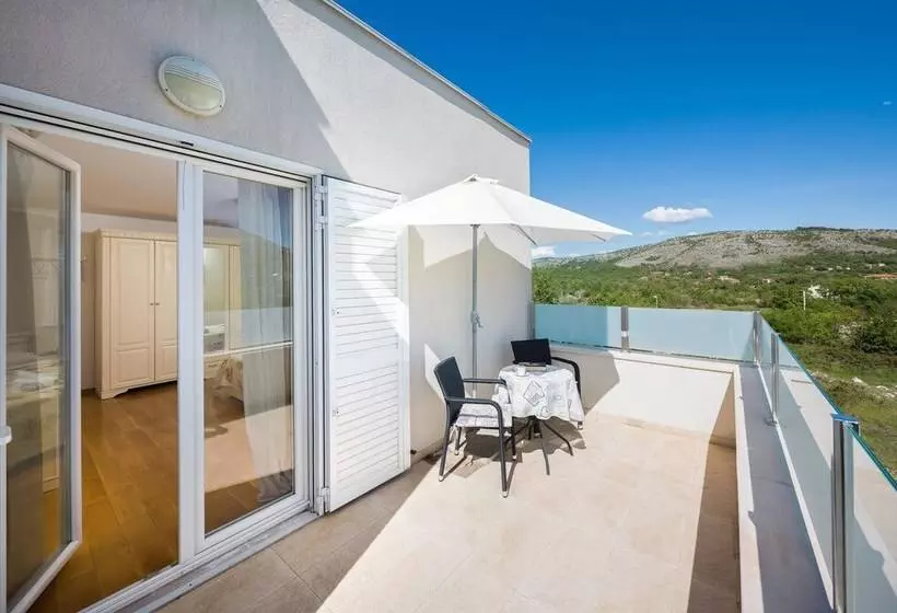 Stunning Villa Sofia With Heated Pool In Split Hinterland