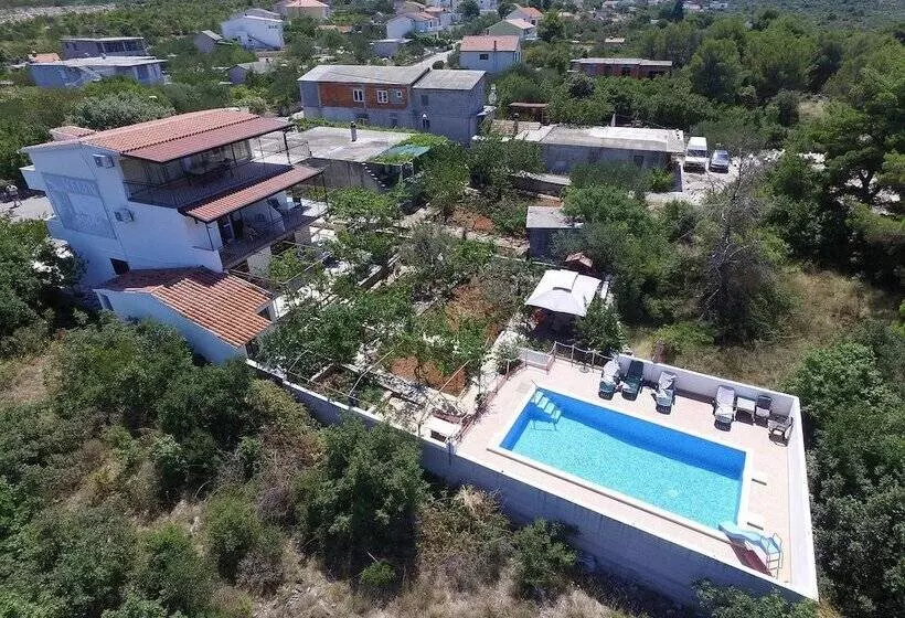 Apartments Villa Velin