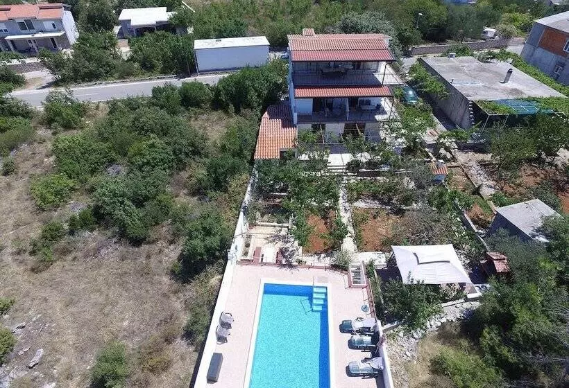 Apartments Villa Velin