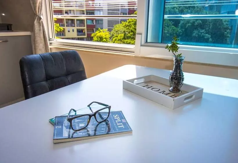 Brand New Suite Next To Palace & Beach