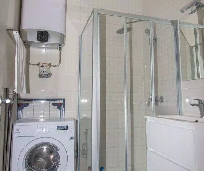 Brand New Suite Next To Palace & Beach