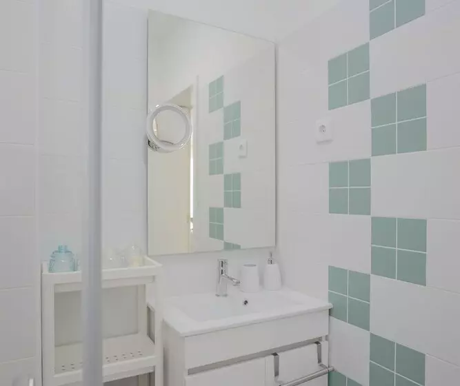 Liiiving | Bright Light Studio