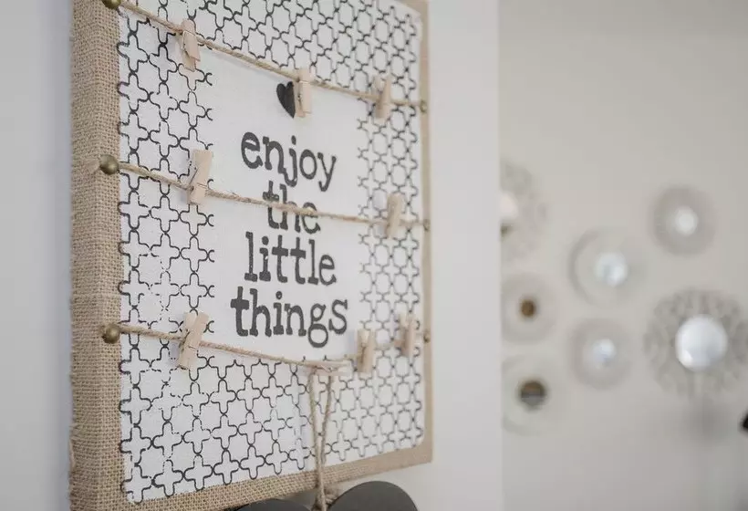 Liiiving | Bright Light Studio