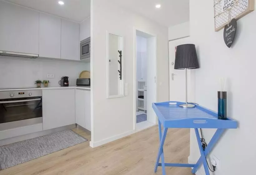 Liiiving | Bright Light Studio