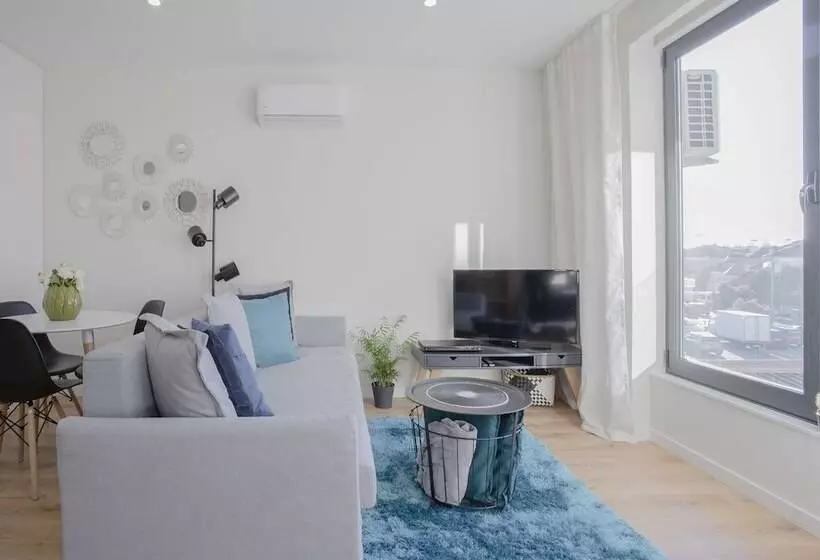 Liiiving | Bright Light Studio