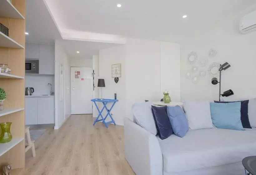 Liiiving | Bright Light Studio