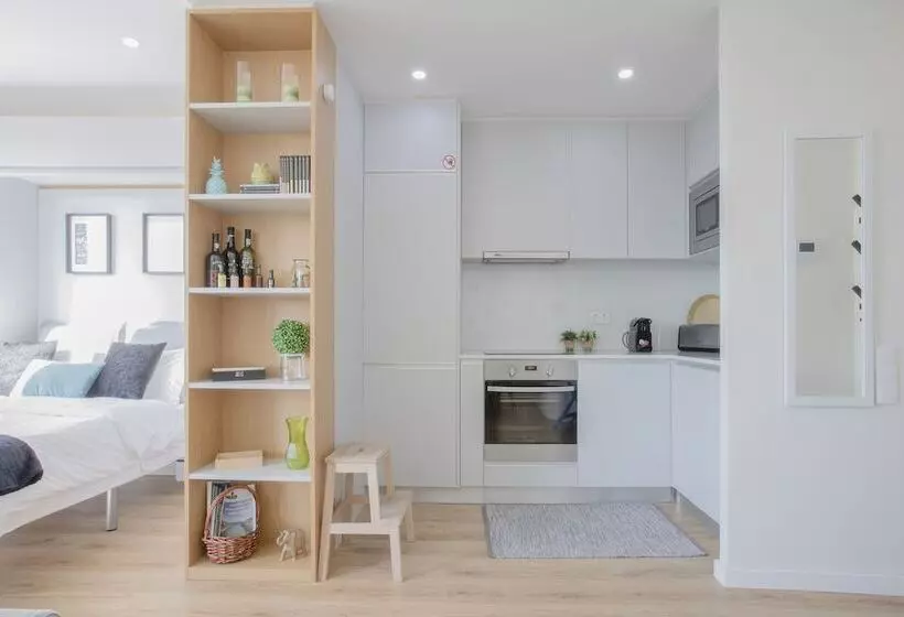 Liiiving | Bright Light Studio