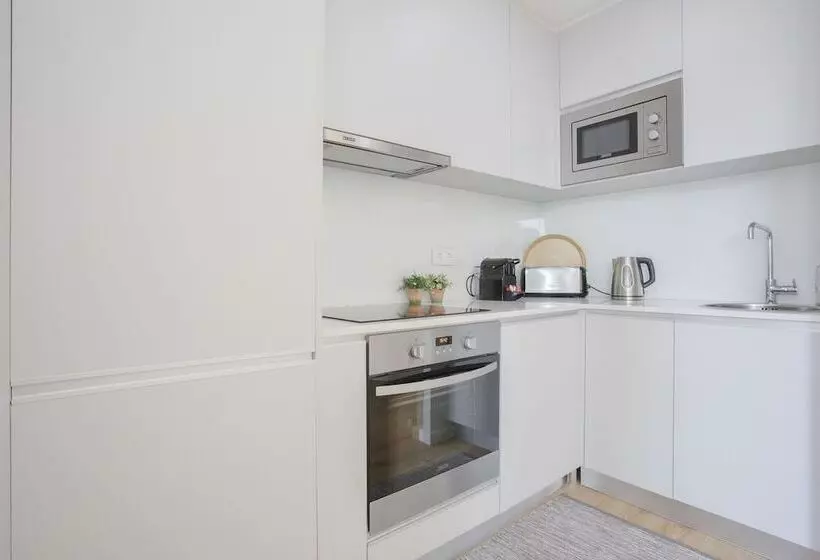 Liiiving | Bright Light Studio