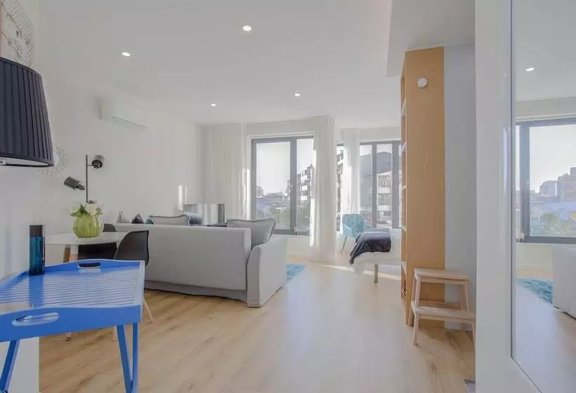 Liiiving | Bright Light Studio