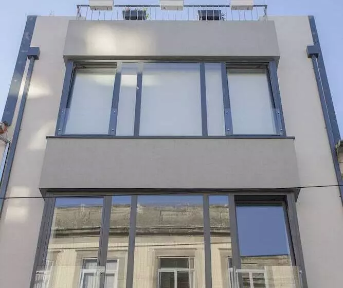 Liiiving | Bright Light Studio