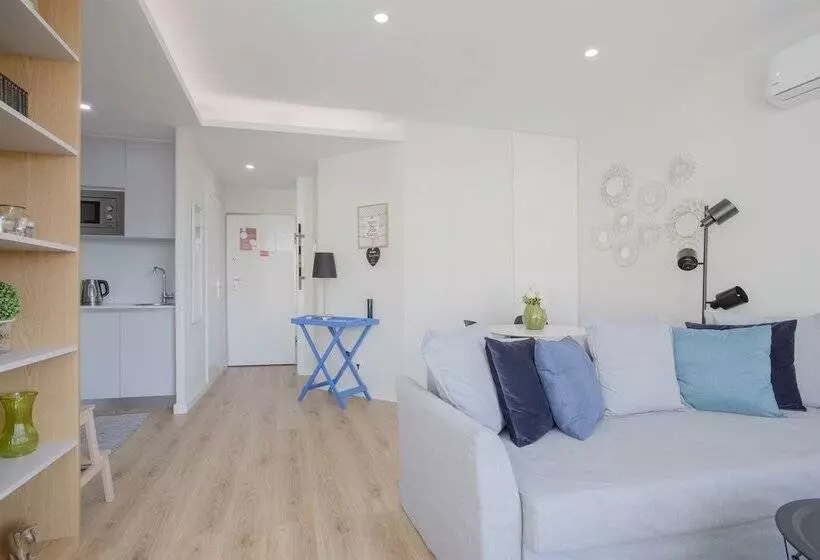 Liiiving | Bright Light Studio