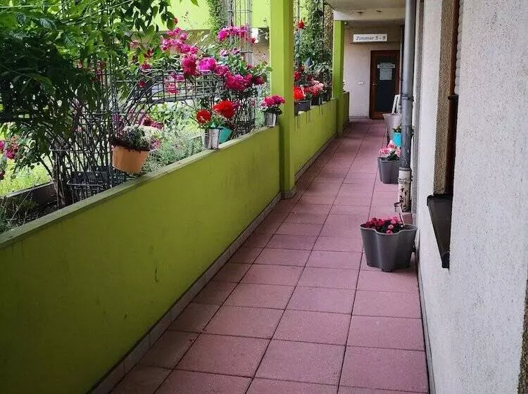 Majatalo Boardinghouse Sinsheim Zentral Am Burgplatz