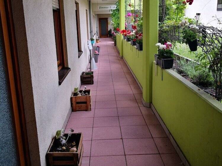 Пансион Boardinghouse Sinsheim Zentral Am Burgplatz