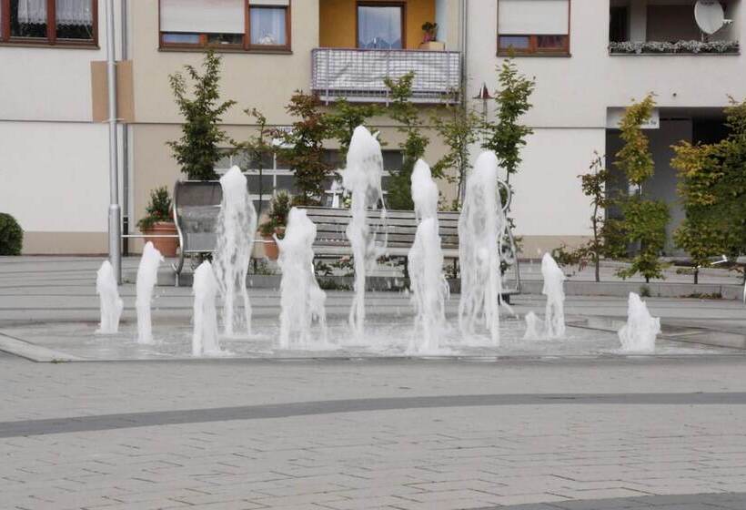 Пансион Boardinghouse Sinsheim Zentral Am Burgplatz