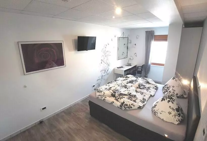 Majatalo Boardinghouse Sinsheim Zentral Am Burgplatz