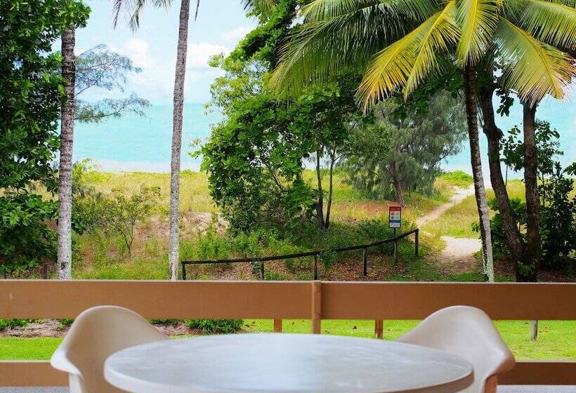 Silver Sands A Unique Retro Beauty