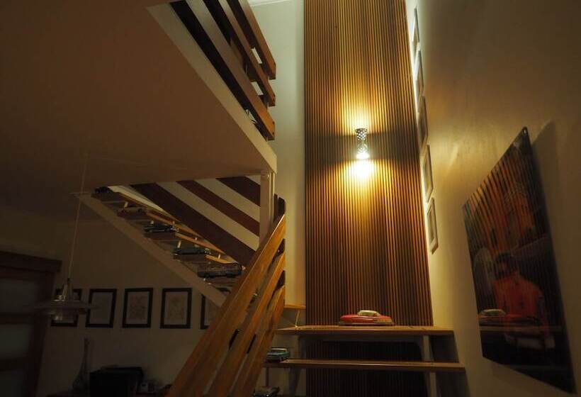 Silver Sands A Unique Retro Beauty