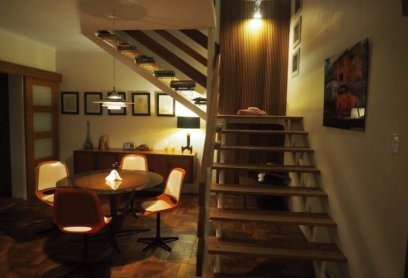 Silver Sands A Unique Retro Beauty