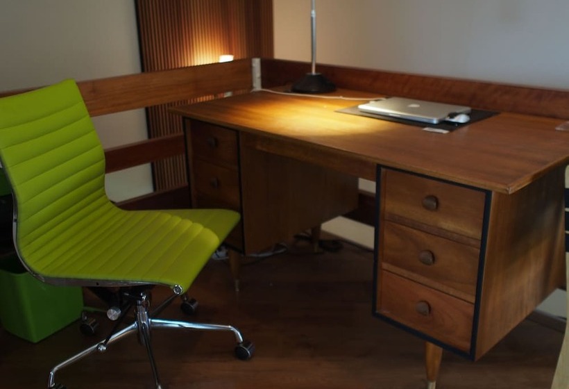 Silver Sands A Unique Retro Beauty