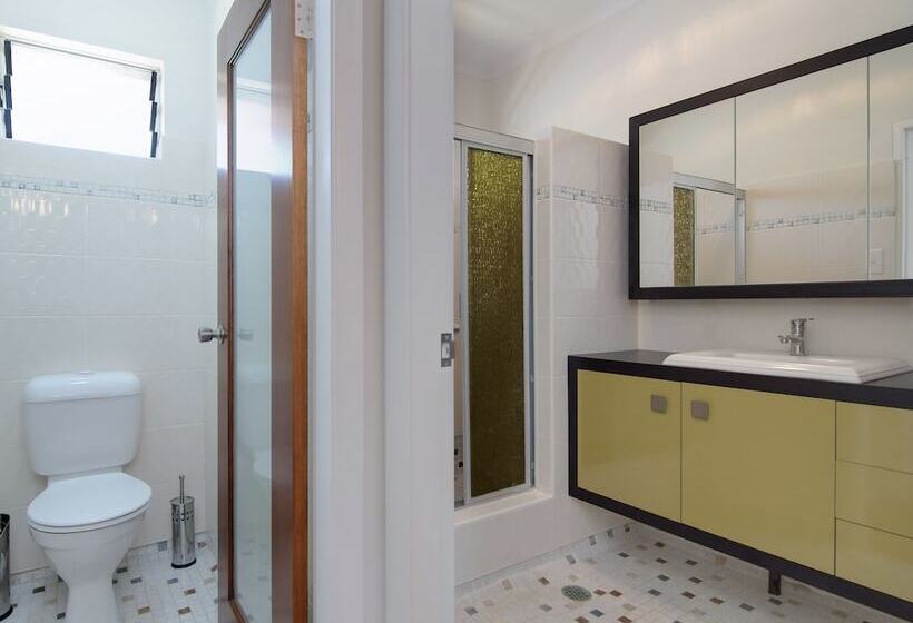 Silver Sands A Unique Retro Beauty