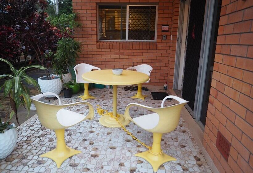 Silver Sands A Unique Retro Beauty