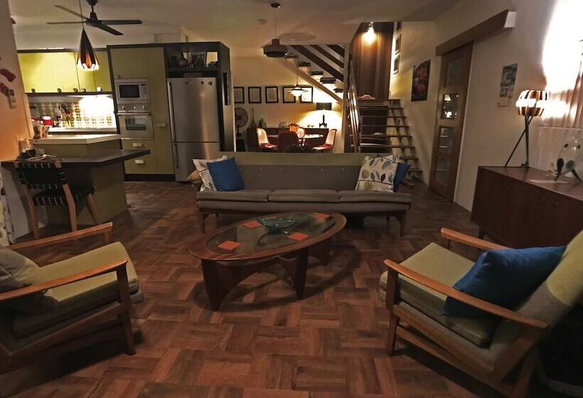 Silver Sands A Unique Retro Beauty