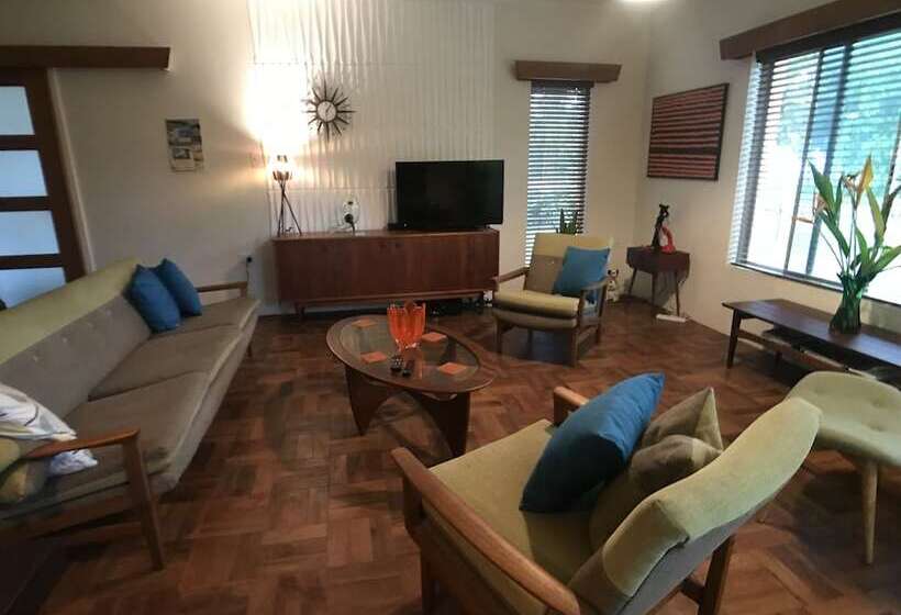 Silver Sands A Unique Retro Beauty