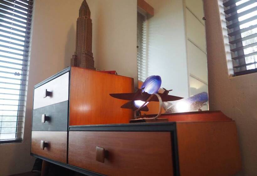 Silver Sands A Unique Retro Beauty