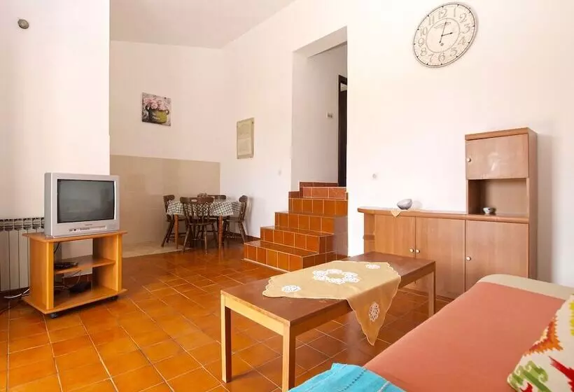 Apartment 1669
