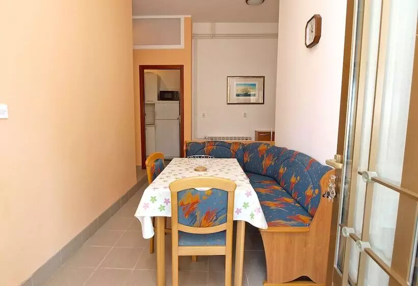 Apartment Rov 894