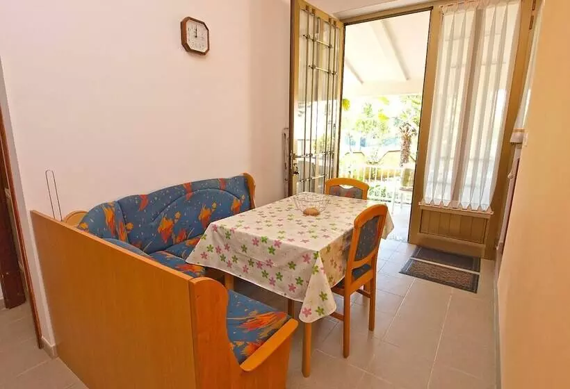 Apartment Rov 894