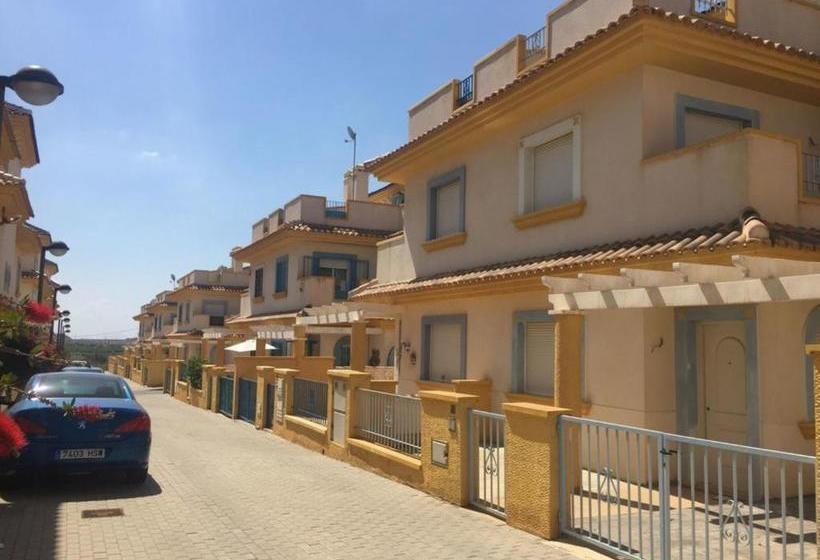 Beautiful Villa In Murcia With Pool Just 10m Away