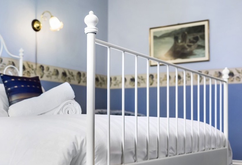 Hanna, 4bdr Melbourne Apartment