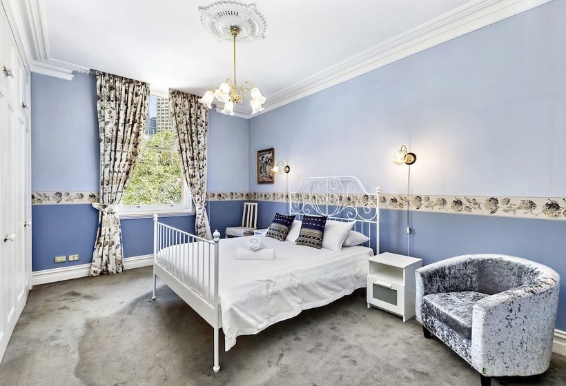 Hanna, 4bdr Melbourne Apartment