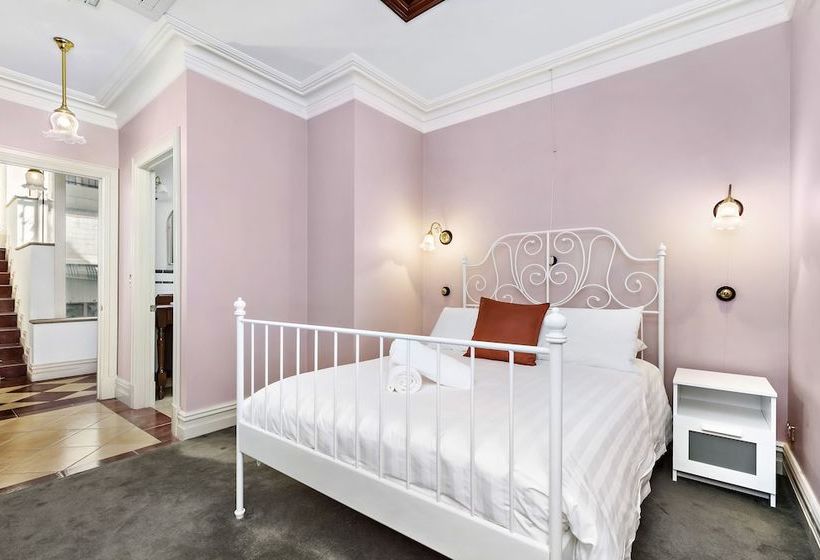 Hanna, 4bdr Melbourne Apartment