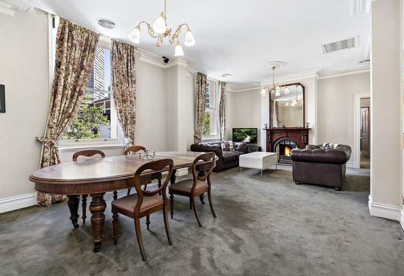 Hanna, 4bdr Melbourne Apartment