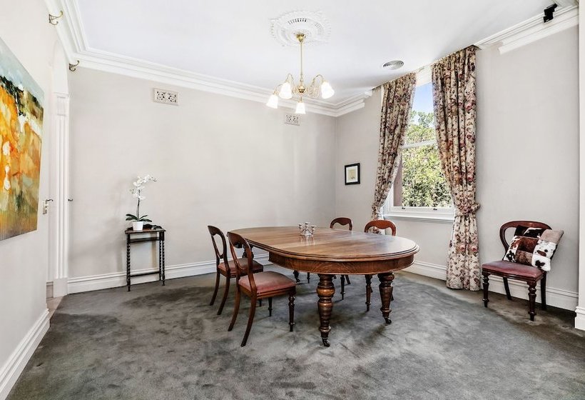 Hanna, 4bdr Melbourne Apartment